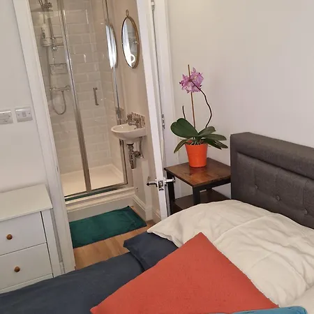 Cosy Cottage In Heart Of Village Ewell Exterior photo