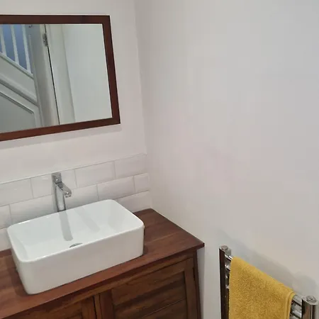 Cosy Cottage In Heart Of Village Ewell Exterior photo