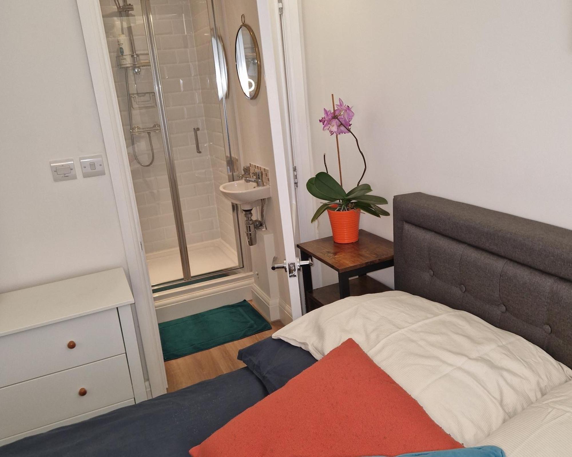 Cosy In Heart Of Village
