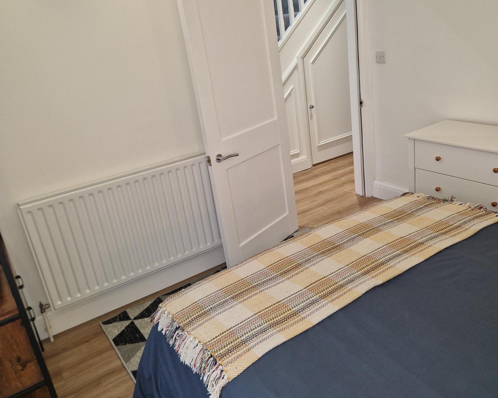 Cosy In Heart Of Village Ewell